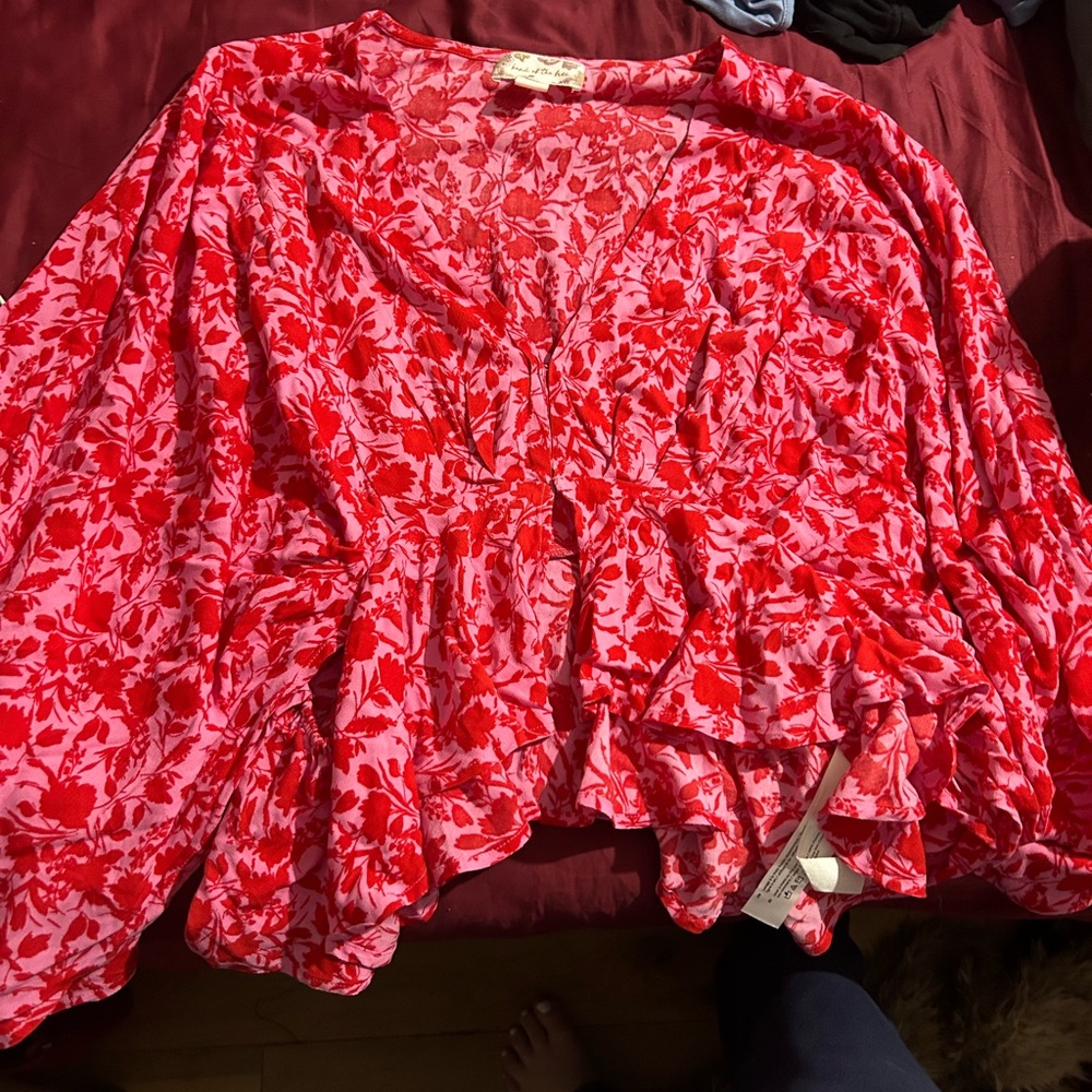 pink with red flower cropped flowy top -Size M